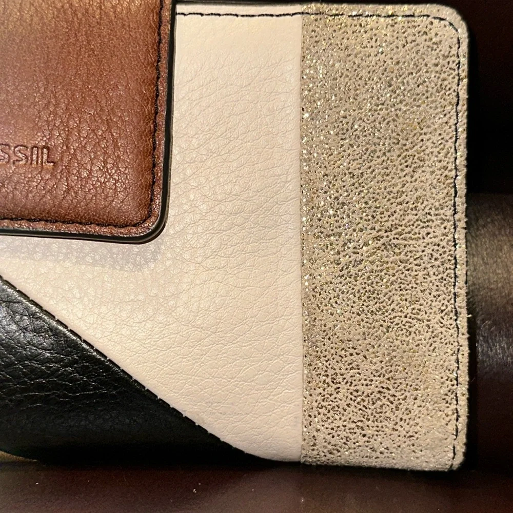 Fossil Madison Leather Wallet - Picture 4 of 16